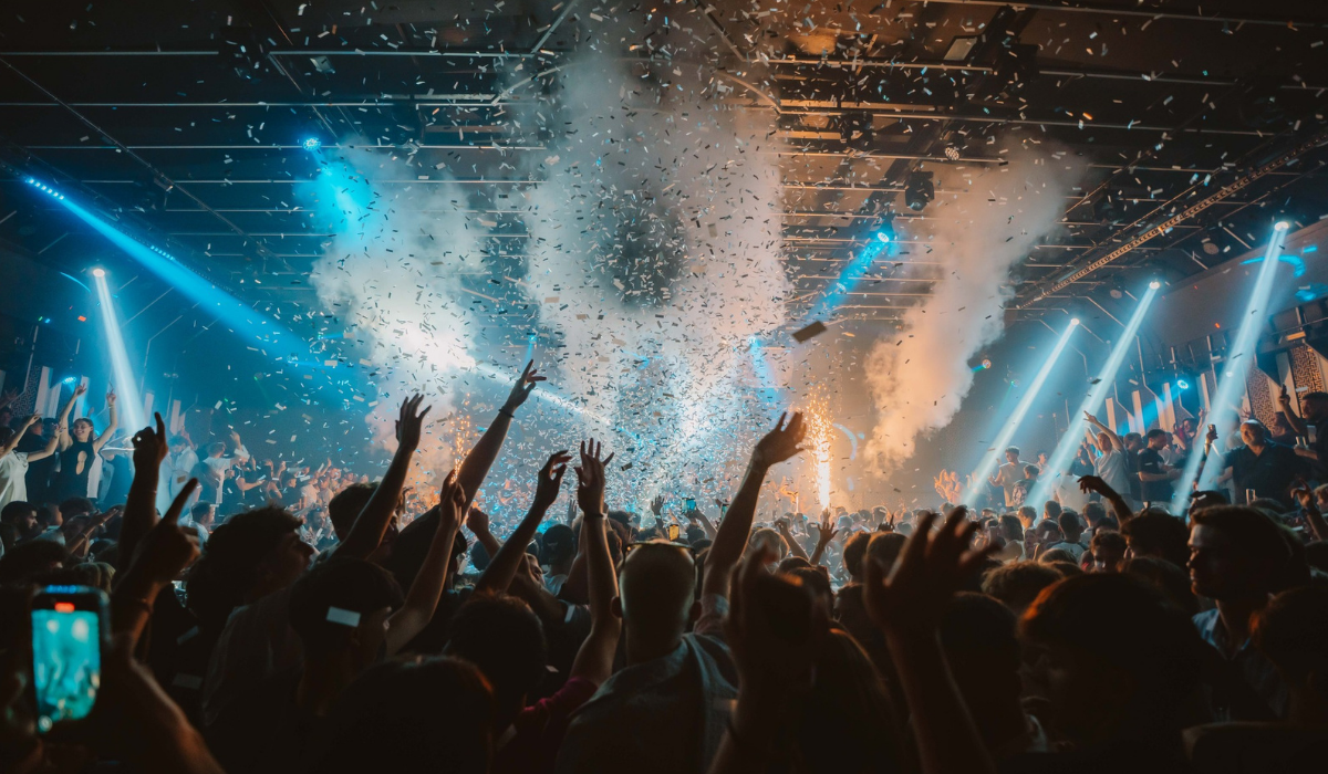 54 Dreamy Nights, Image 4