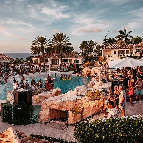 Villa Party
